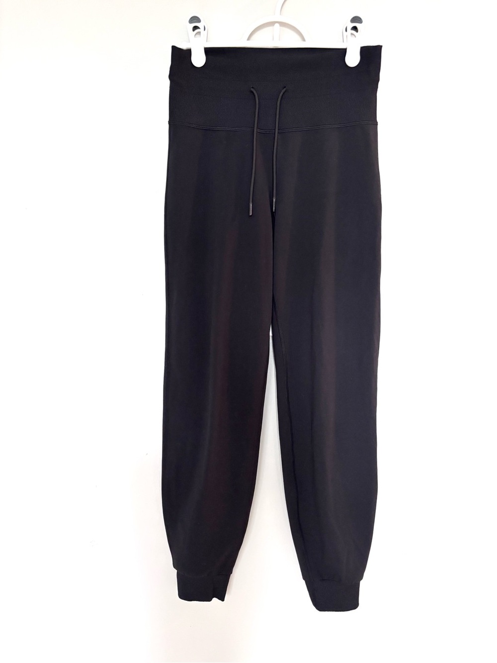 Vuori Women’s Black Drawstring High-Waist Joggers